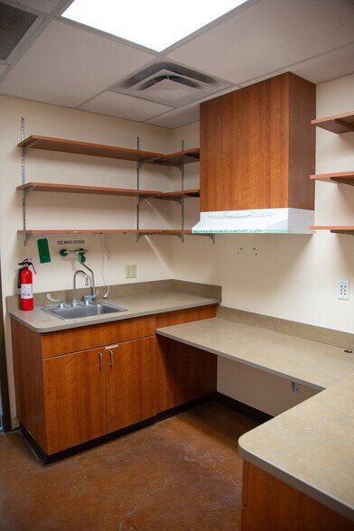 More Photos Of 5 Camino Karsten, Algodones General Retail For Lease