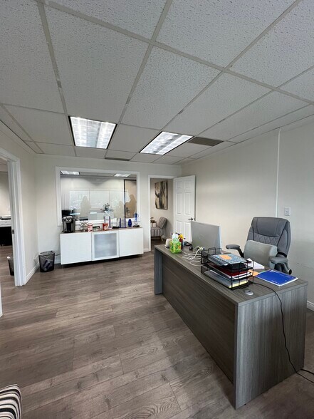 More Photos Of 18345 Ventura Blvd, Tarzana Office For Lease