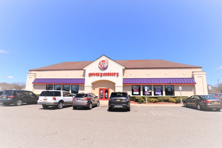 121 N Sunrise Hwy Service Rd