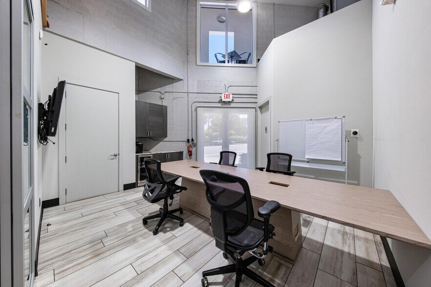 More Photos Of 3305 SW 37th Ave, Miami Office For Sale