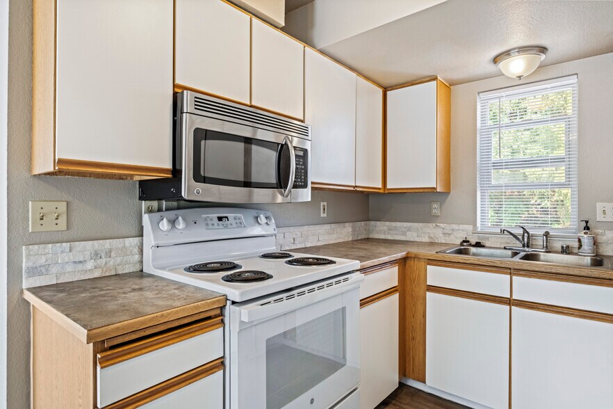 More Photos Of 21125 81st Dr NE, Arlington Apartments For Sale