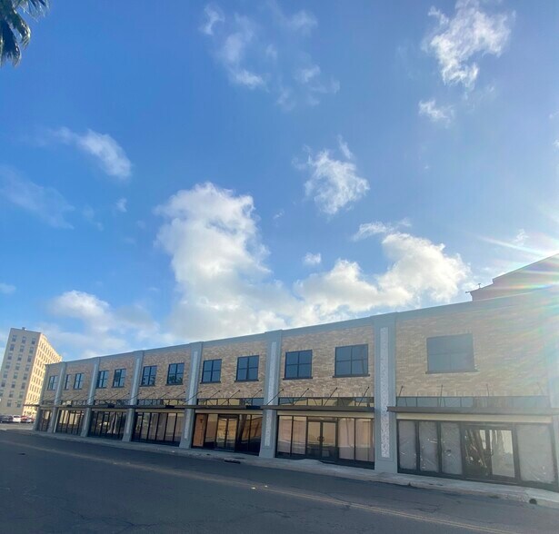 More Photos Of 119-121 W Van Buren Ave, Harlingen Office For Lease