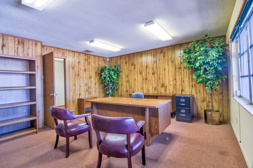 More Photos Of 11470 Oakhurst Rd, Largo Office For Sale