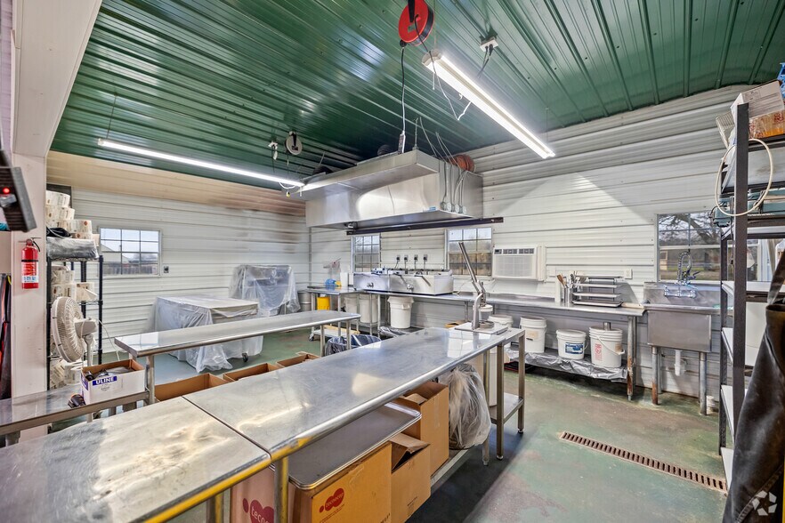 More Photos Of 6212 FM 933, Blum Warehouse For Sale