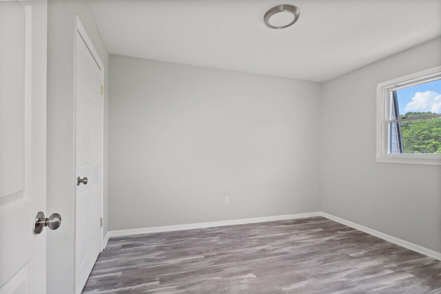 More Photos Of 2000 Old Tullahoma Rd, Winchester Apartments For Sale