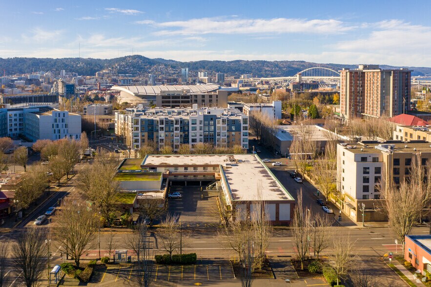 More Photos Of 431 NE Multnomah St, Portland Hotel For Sale