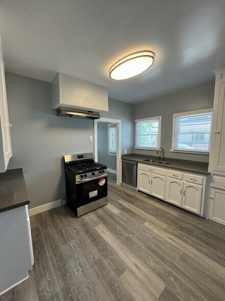 More Photos Of 445 S Chicago St, Los Angeles Apartments For Sale