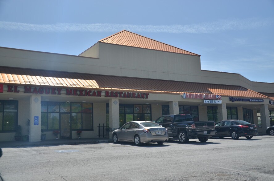More Photos Of 7801-7835 N Oak Tfwy, Kansas City Unknown For Lease