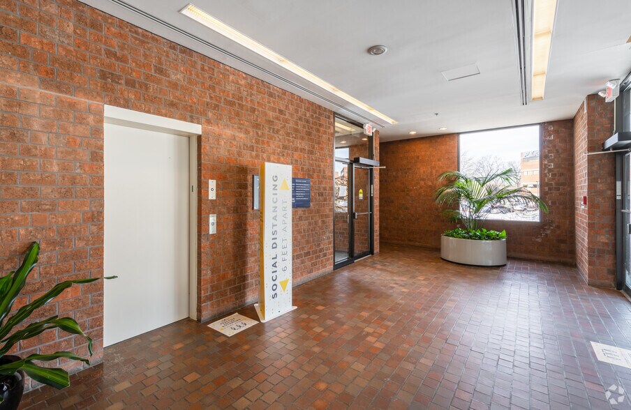 More Photos Of 100 Unicorn Park Dr, Woburn Office For Lease