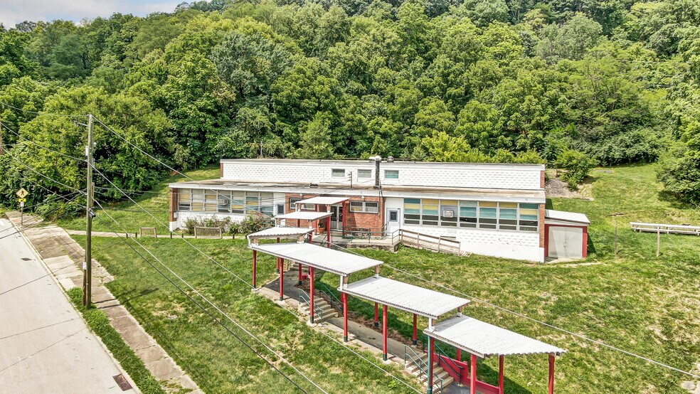 Primary Photo Of 1558 Waverly Ave, Cincinnati Schools For Sale