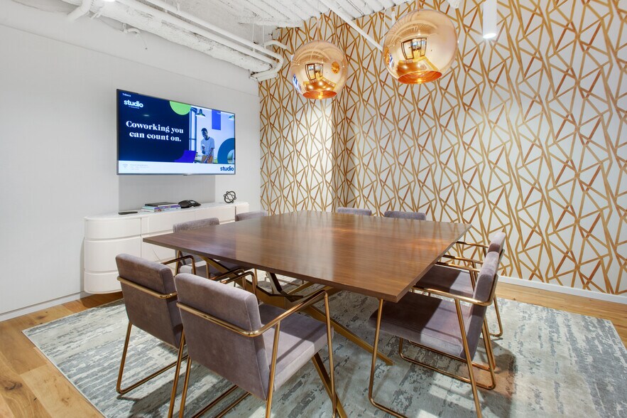 More Photos Of 600 Fifth Ave, New York Coworking Space
