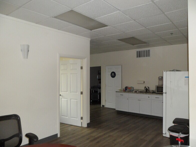 More Photos Of 102 Persian Dr, Sunnyvale Office For Lease
