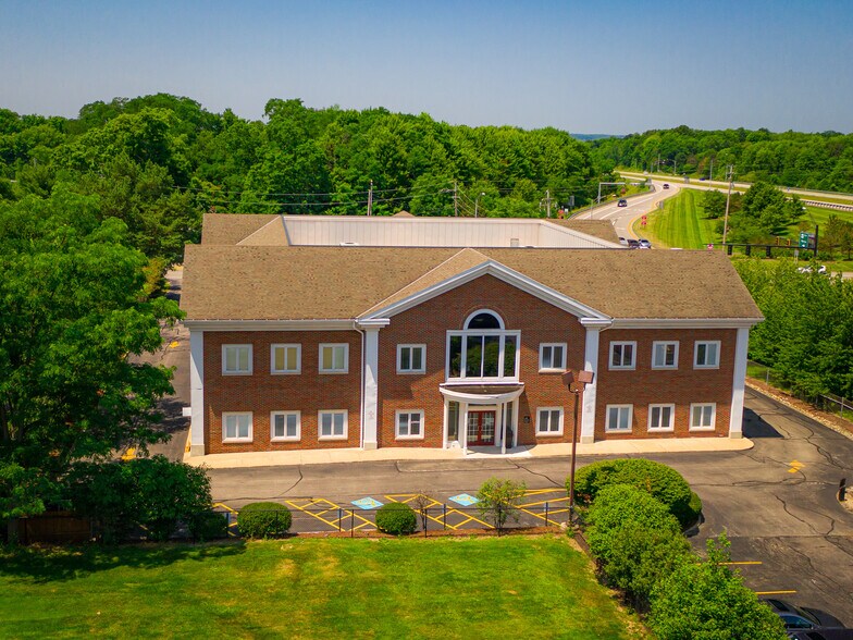More Photos Of 17747 Chillicothe Rd, Chagrin Falls Office For Lease