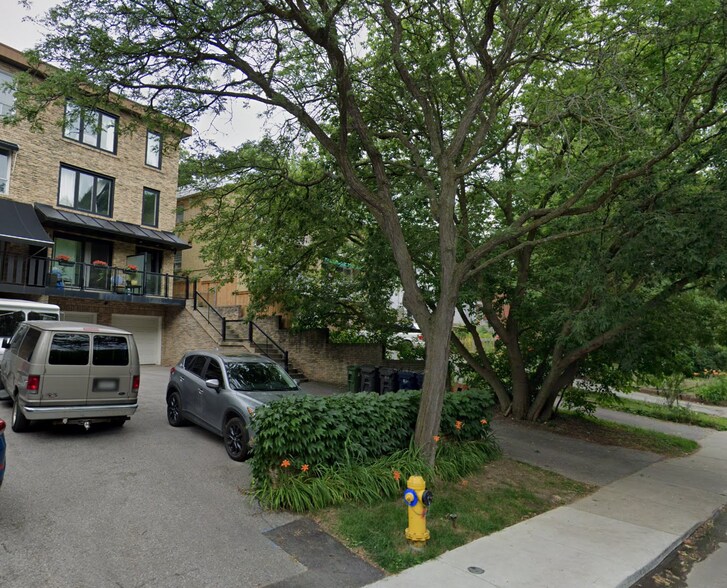 Primary Photo Of 221 Kenilworth Av, Toronto Apartments For Sale