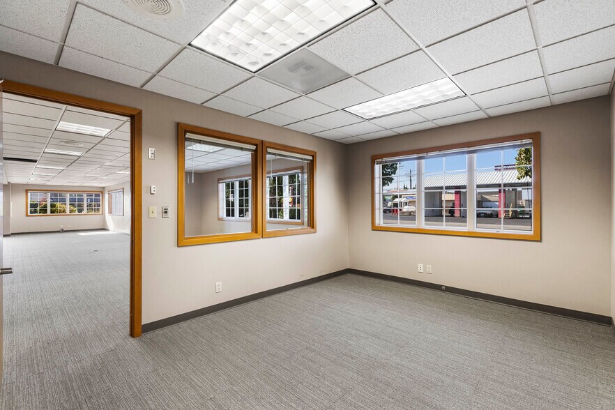 More Photos Of 3506 168th St NE, Arlington Bank For Sale