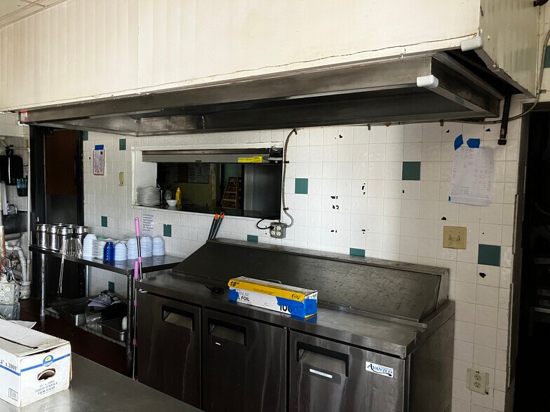 More Photos Of 606 N Pinellas Ave, Tarpon Springs Restaurant For Lease