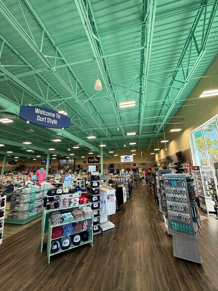 More Photos Of 17840 San Carlos Blvd, Fort Myers Freestanding For Lease