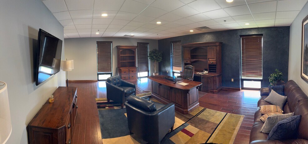 More Photos Of 160 W 750, Howe Manufacturing For Sale