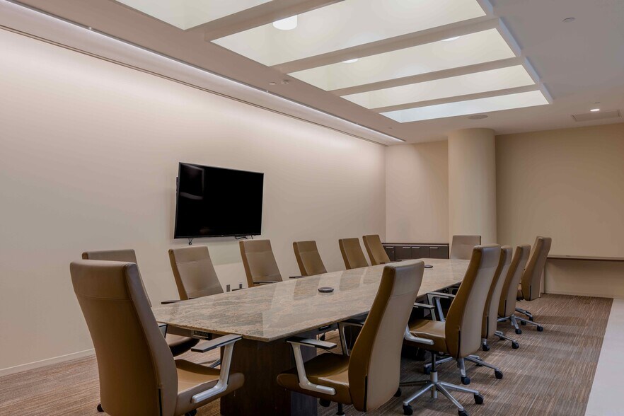 More Photos Of 5718 Westheimer Rd, Houston Office For Lease