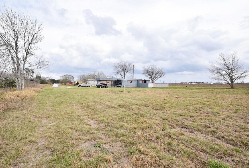 More Photos Of 6018 FM 360 Rd, Needville Trailer Camper Park For Sale