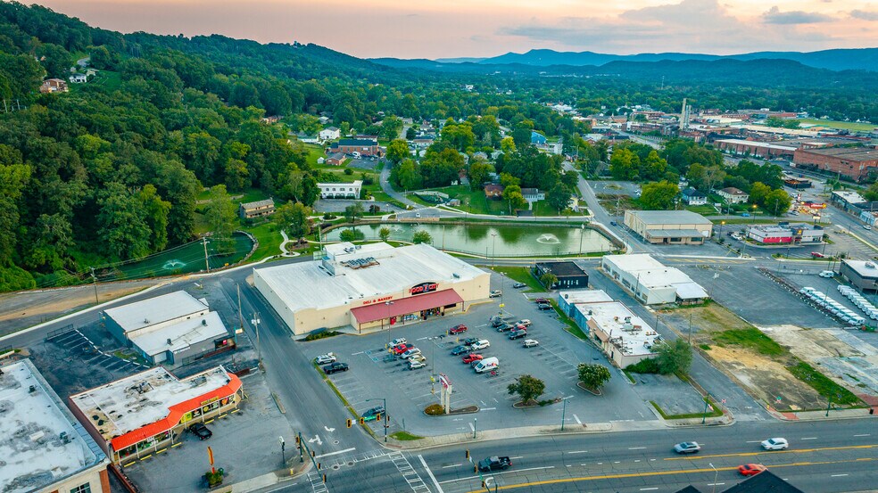 More Photos Of 319 Chickamauga Ave, Rossville Supermarket For Lease