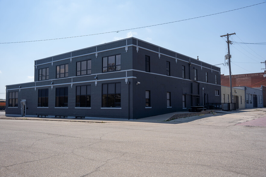 Primary Photo Of 601 SE 5th St, Topeka Office For Lease