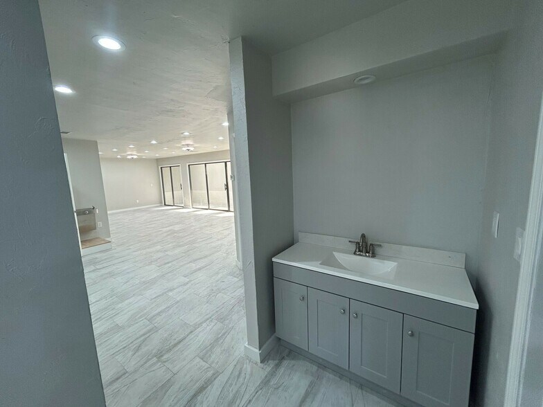 More Photos Of 828 SW 66th St, Oklahoma City Medical For Sale