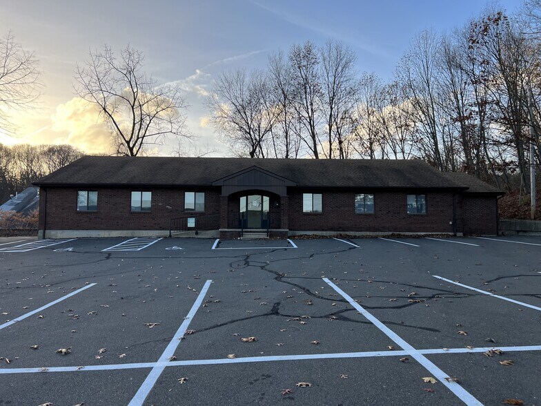 More Photos Of 527 Wolcott St, Waterbury Medical For Lease
