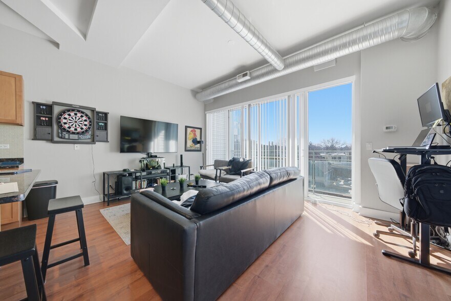 More Photos Of 2000 N Milwaukee Ave, Chicago Apartments For Sale