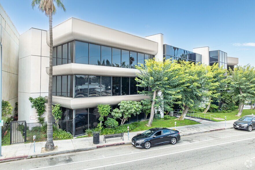 Primary Photo Of 22048 Sherman Way, Canoga Park Office For Lease