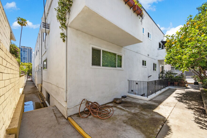 More Photos Of 5947 Carlton Way, Los Angeles Apartments For Sale