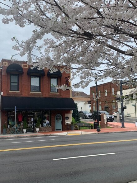 Primary Photo Of 101 W Broadway St, Lenoir City Storefront Retail Office For Lease