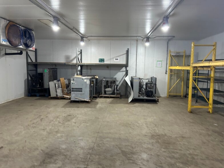 More Photos Of 174 NW 9th ave, Mulberry Distribution For Sale