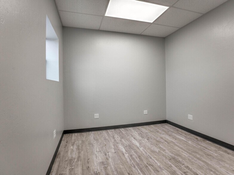 More Photos Of 1736 Red Oak Lane, Guthrie Warehouse For Lease