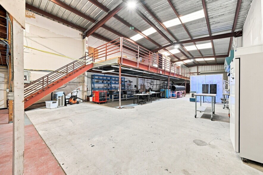 More Photos Of 2757 16th St, San Francisco Warehouse For Lease