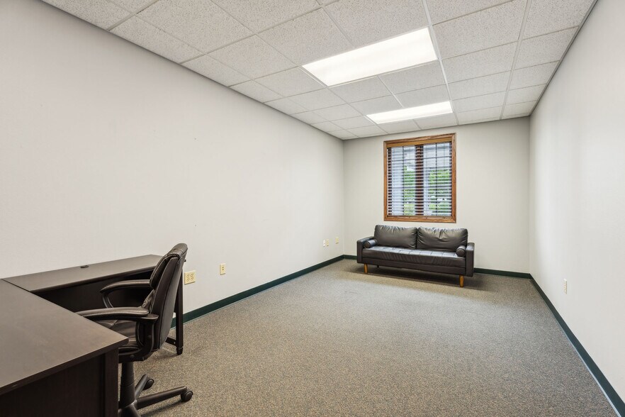 More Photos Of 952 S Park Ave, Fond Du Lac Medical For Sale
