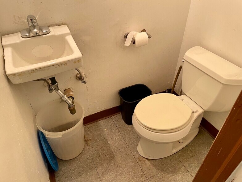 More Photos Of 278 Wyckoff Ave, Brooklyn Storefront Retail Residential For Lease