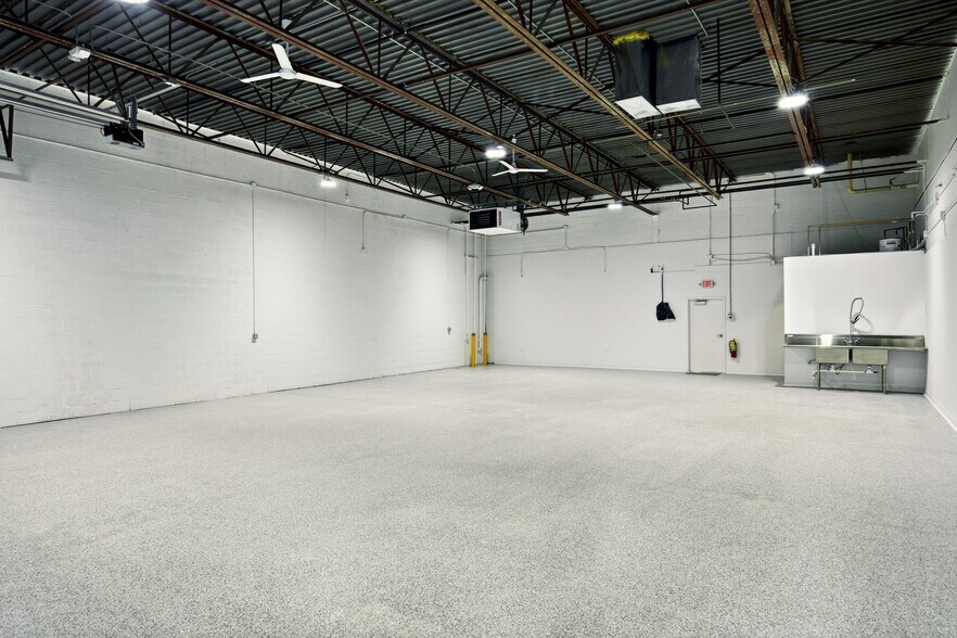 More Photos Of 11887-11897 Belden Ct, Livonia Warehouse For Lease