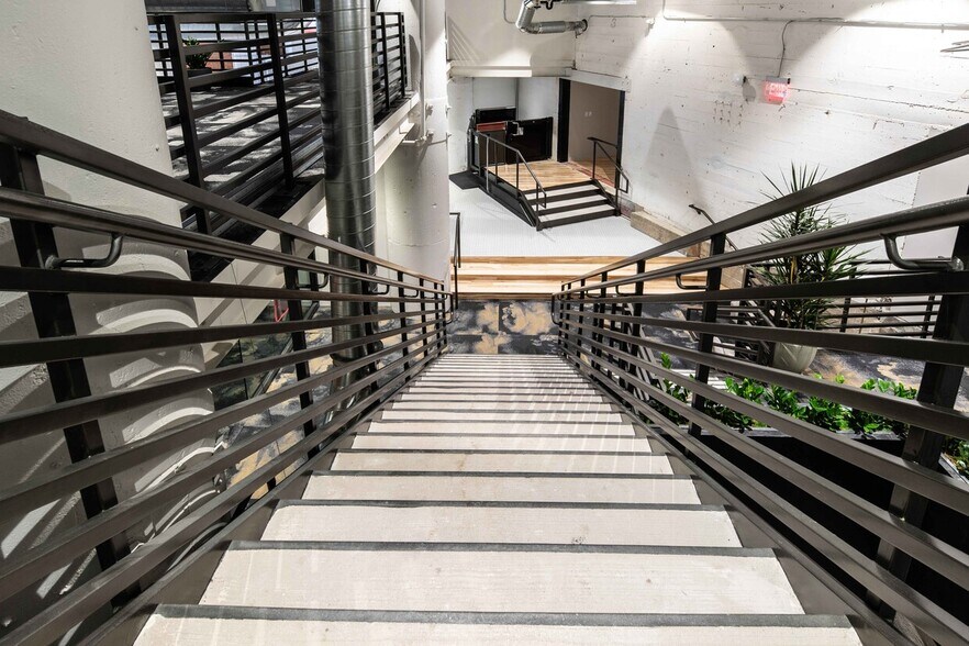 More Photos Of 603 Munger Ave, Dallas Office For Lease
