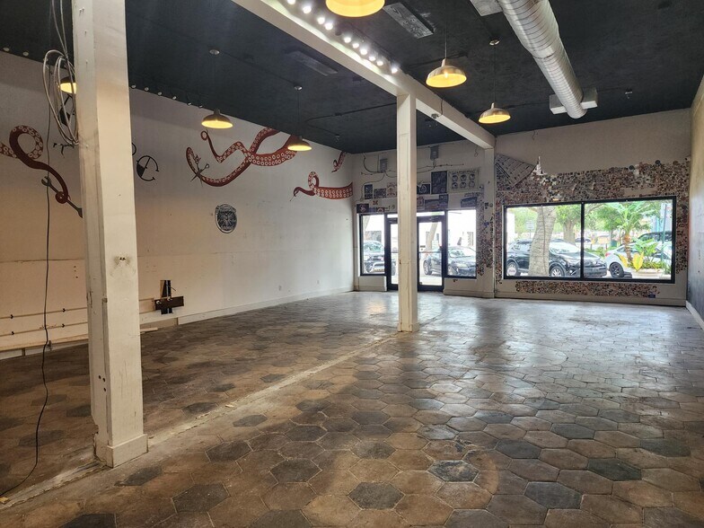 More Photos Of 915 Central Ave, Saint Petersburg Storefront For Lease