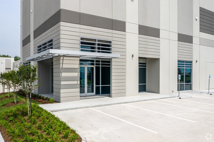 More Photos Of 500 Morris Oliver Way, Katy Unknown For Lease