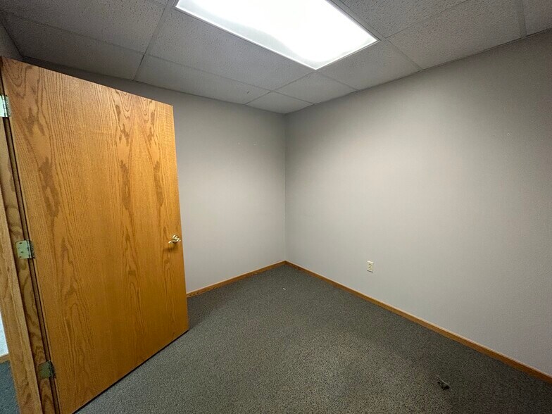 More Photos Of 1820 Post Rd, Plover Storefront Retail Office For Lease
