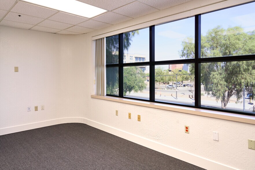 More Photos Of 2020 Palomino Ln, Las Vegas Medical For Lease