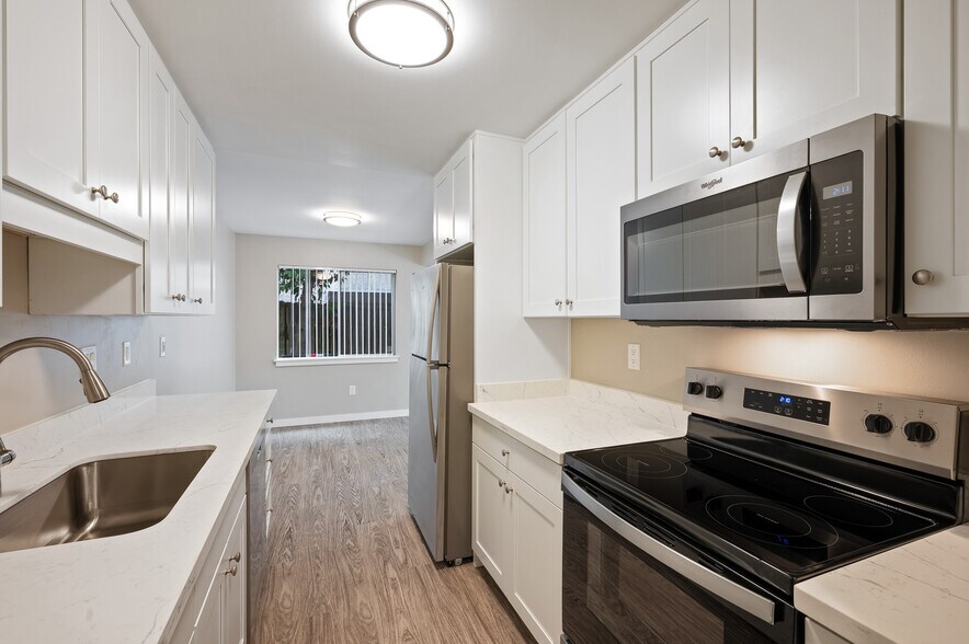 More Photos Of 11521 Greenwood Ave N, Seattle Apartments For Sale