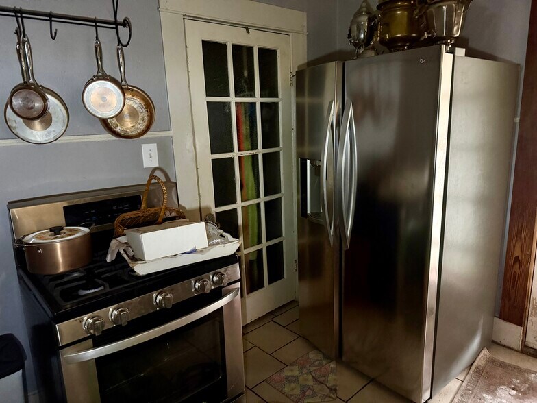 More Photos Of 110 W Valentine St, Tyler General Retail For Sale