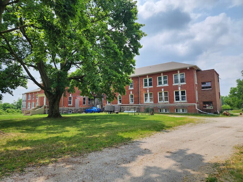 More Photos Of 2940 Cambria Rd, Hillsdale Apartments For Sale