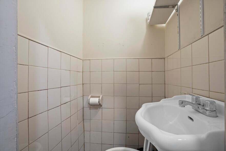 More Photos Of 1890 W 6th St, Brooklyn Storefront Retail Residential For Sale