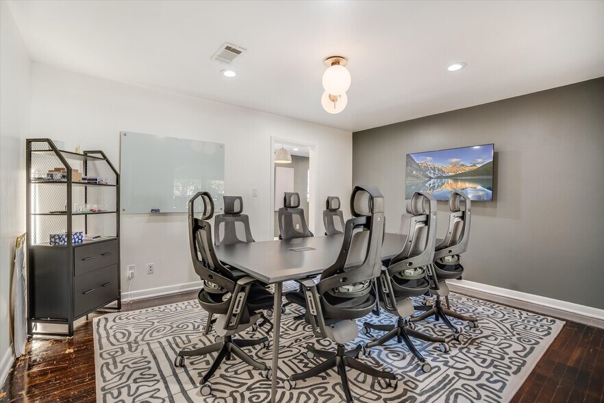 More Photos Of 2117 Shoalmont Dr, Austin Office Residential For Sale