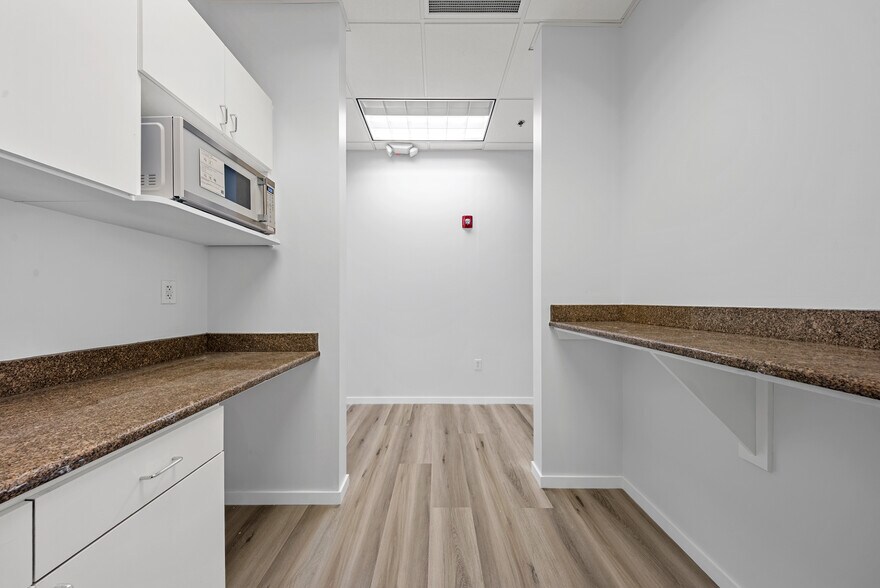 More Photos Of 882 S Kirkman Rd, Orlando Medical For Lease