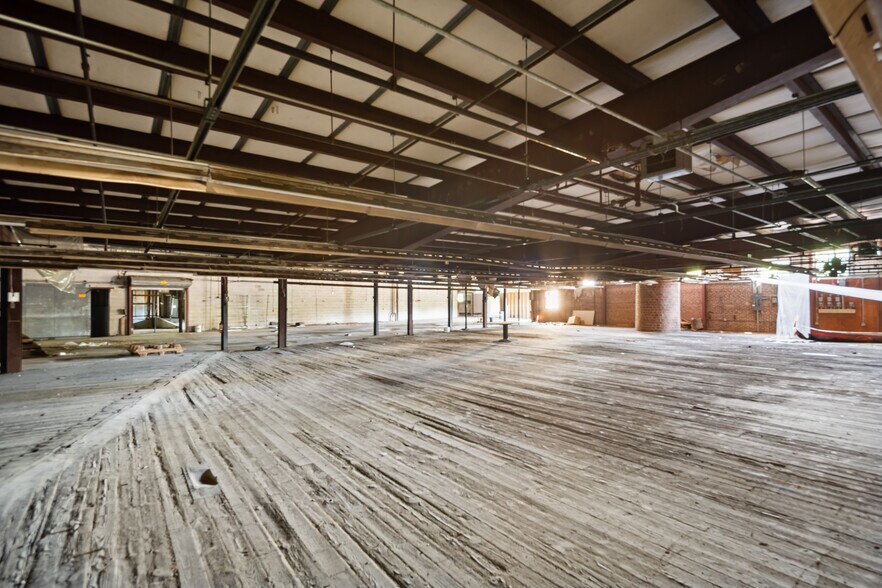 More Photos Of 277 E Main St, East Brookfield Warehouse For Sale